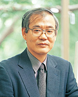 写真：芳賀 達也 教授（生命分子科学研究所、化学科）
